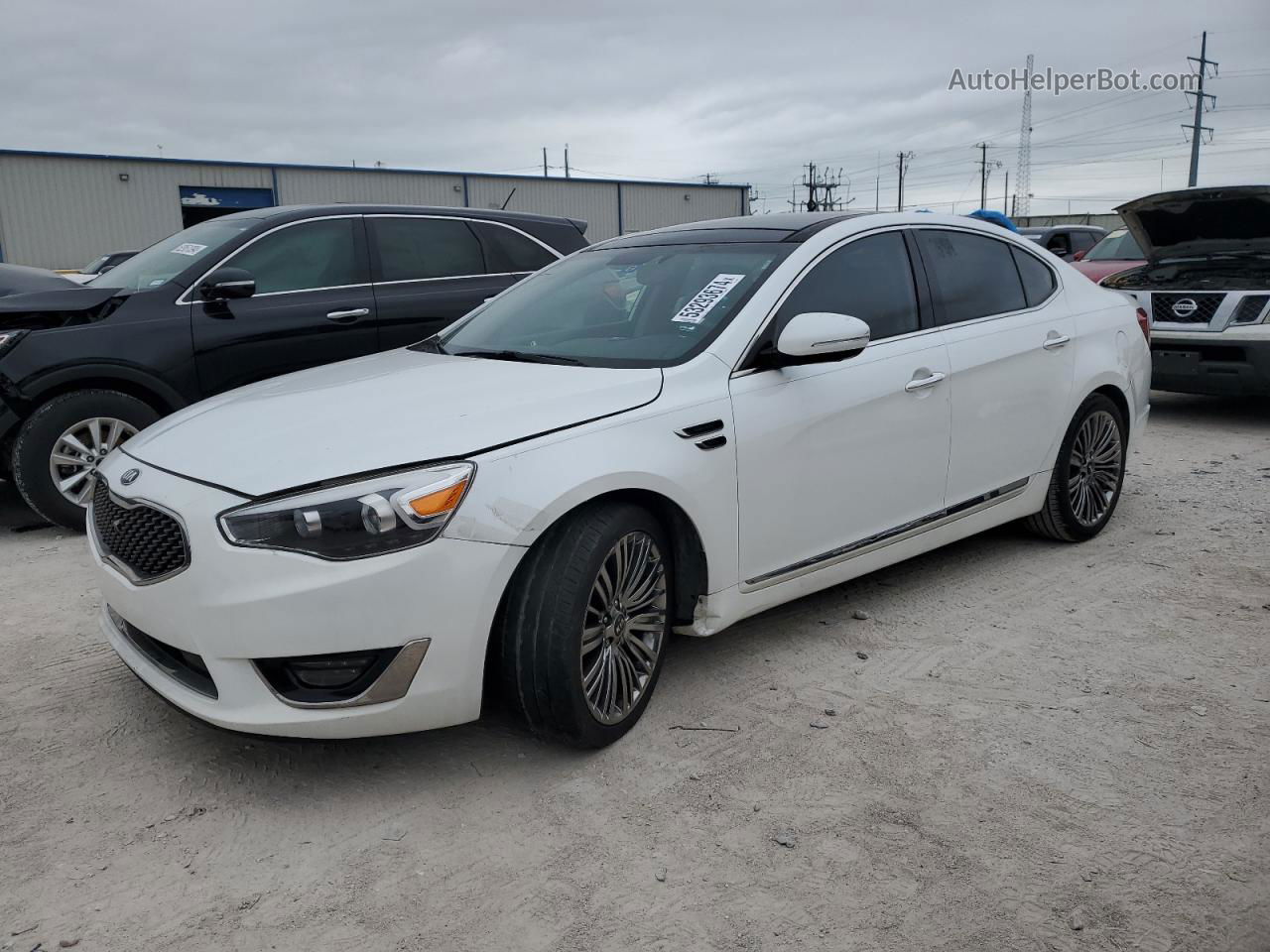 2016 Kia Cadenza Luxury White vin: KNALN4D70G5214302