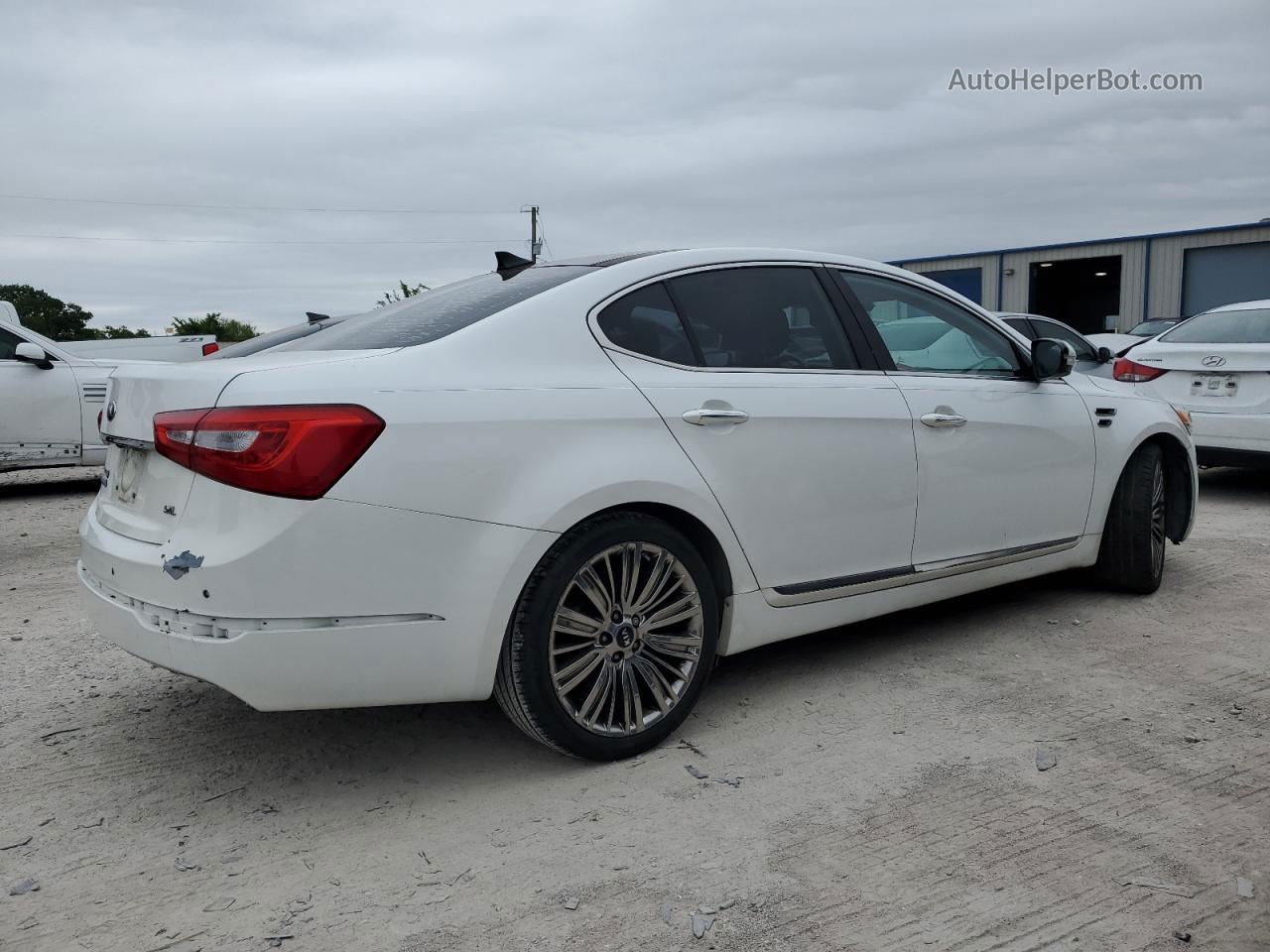 2016 Kia Cadenza Luxury White vin: KNALN4D70G5214302