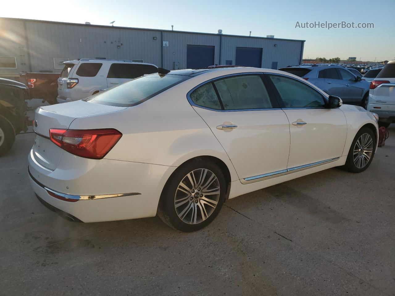 2016 Kia Cadenza Luxury White vin: KNALN4D70G5221637