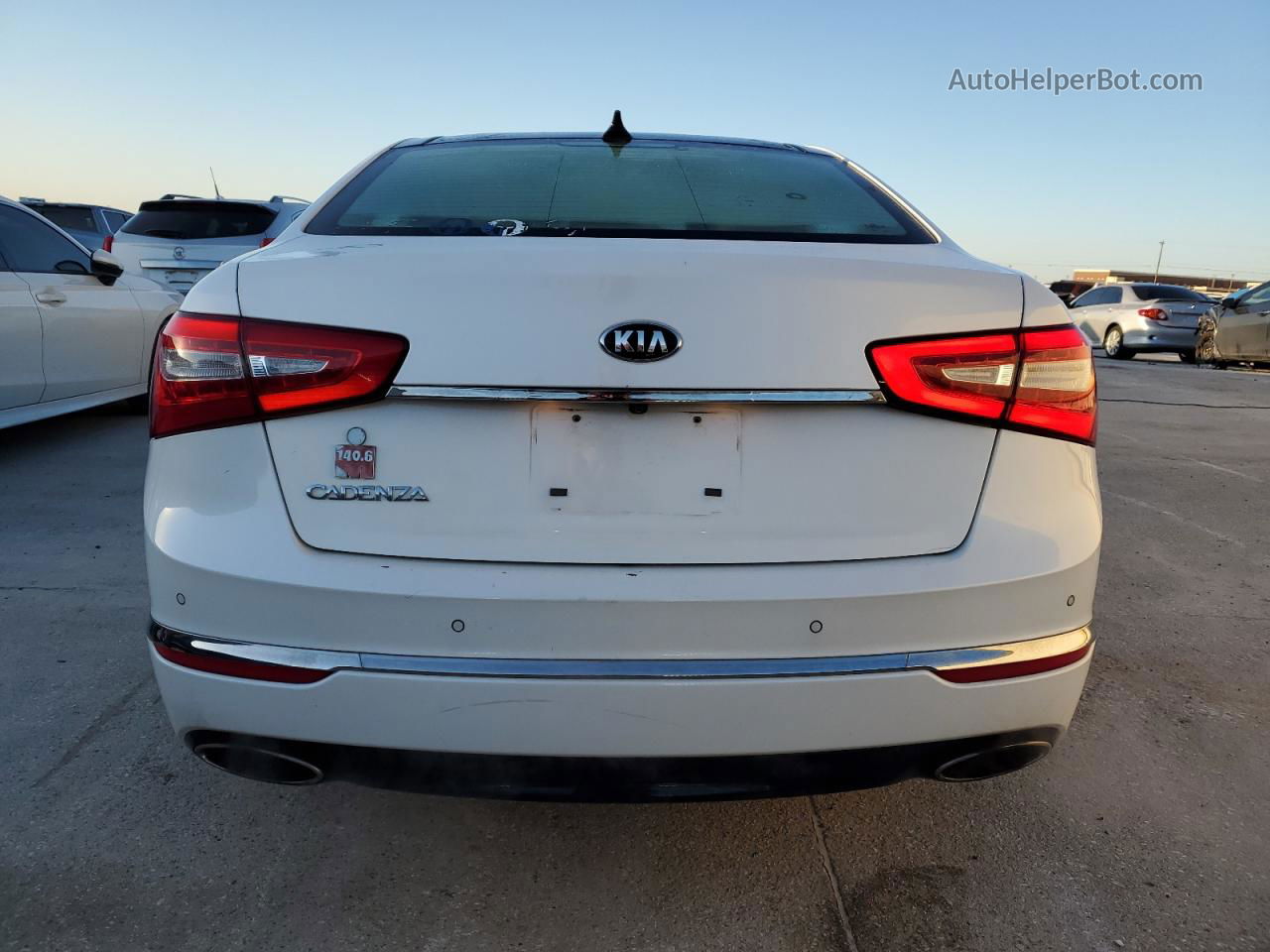 2016 Kia Cadenza Luxury White vin: KNALN4D70G5221637