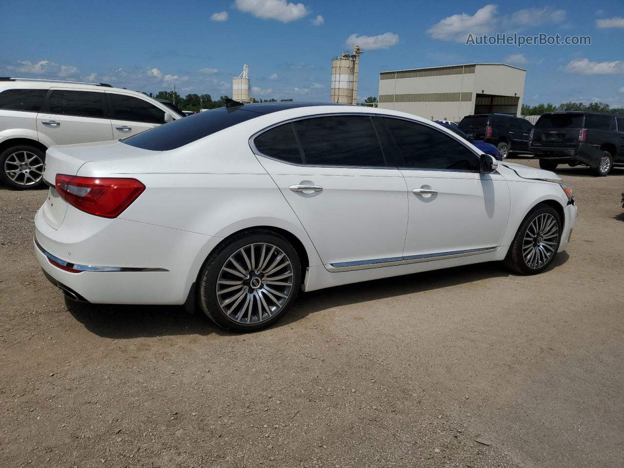 2016 Kia Cadenza Luxury White vin: KNALN4D72G5214558