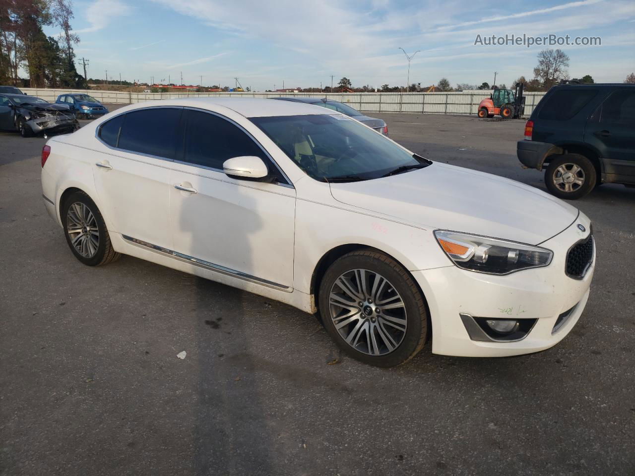 2016 Kia Cadenza Luxury White vin: KNALN4D73G5221387