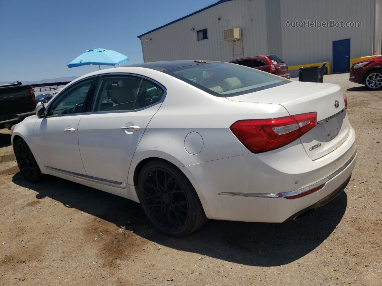 2016 Kia Cadenza Luxury White vin: KNALN4D77G5221683