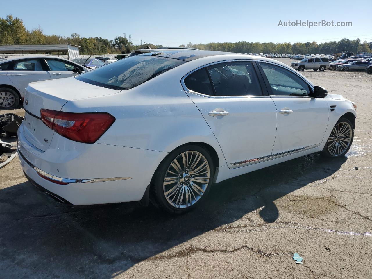 2016 Kia Cadenza Luxury White vin: KNALN4D79G5213536