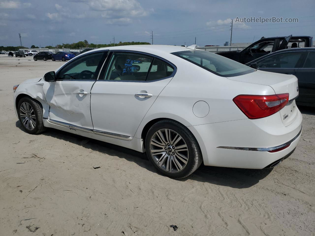 2016 Kia Cadenza Luxury White vin: KNALN4D79G5215271