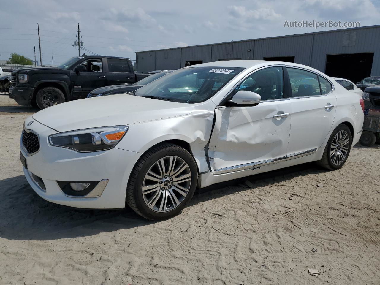 2016 Kia Cadenza Luxury White vin: KNALN4D79G5215271