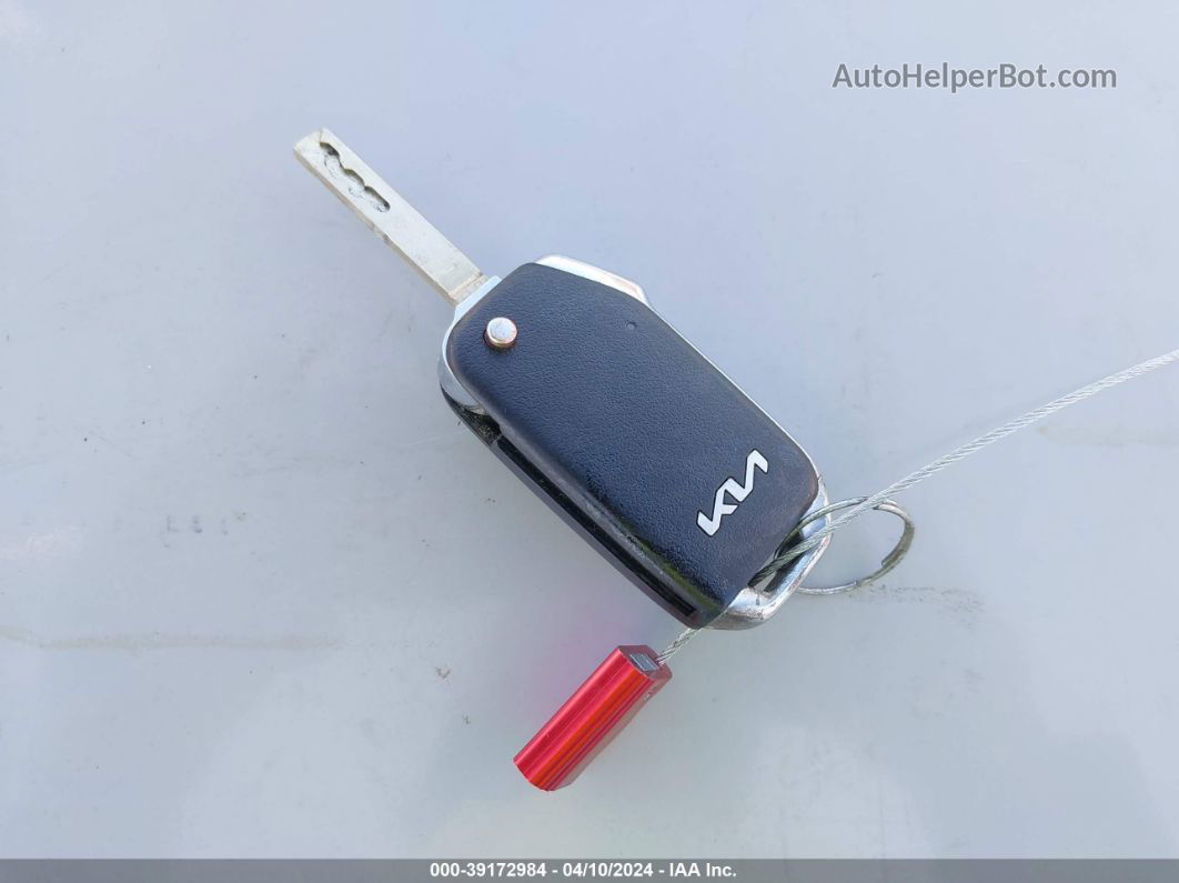 2022 Kia Soul Lx Silver vin: KNDJ23AU4N7814443