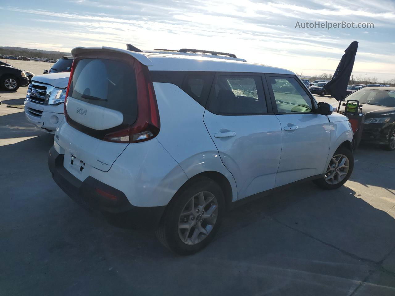 2022 Kia Soul Lx White vin: KNDJ23AU8N7167500