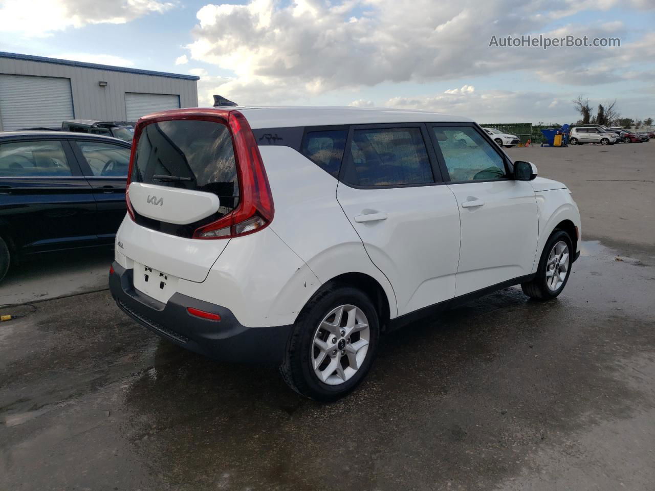 2022 Kia Soul Lx White vin: KNDJ23AUXN7165330