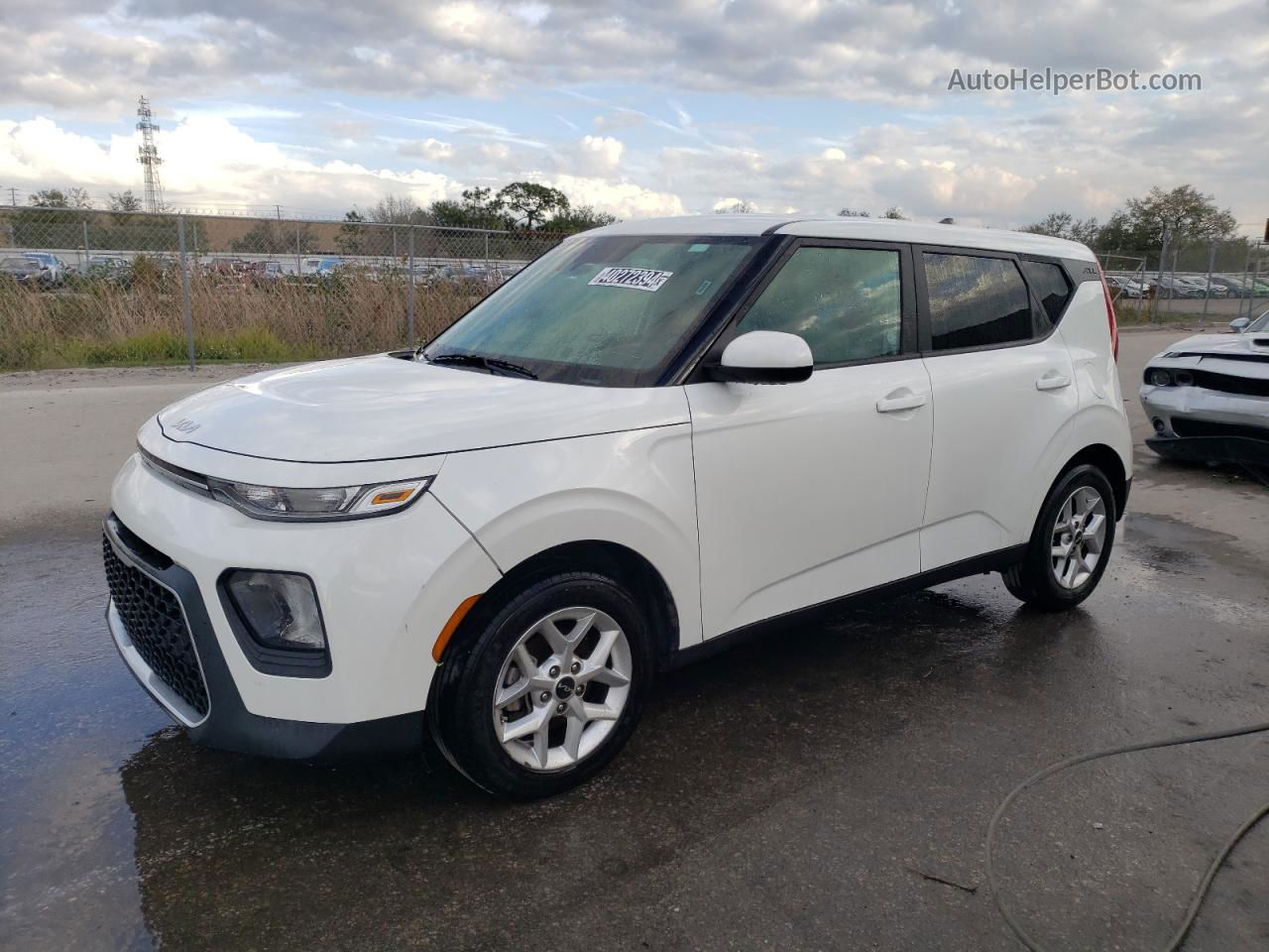 2022 Kia Soul Lx White vin: KNDJ23AUXN7165330