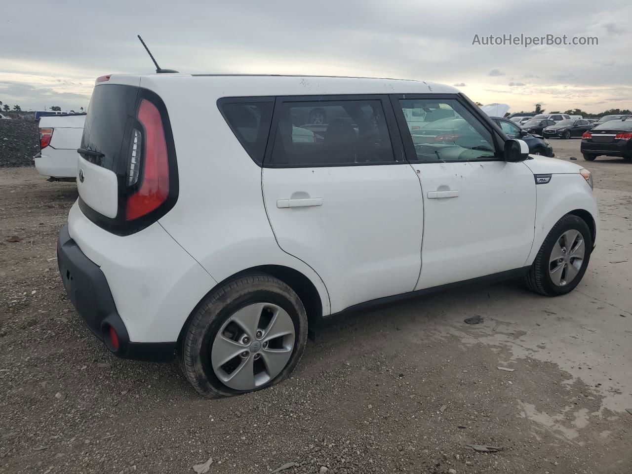 2016 Kia Soul  White vin: KNDJN2A21G7266114