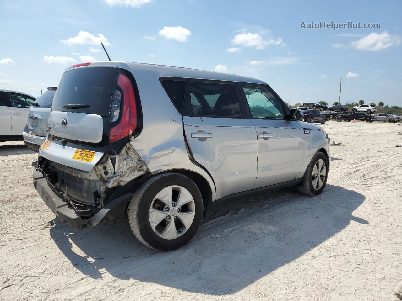 2016 Kia Soul  Серебряный vin: KNDJN2A21G7855549