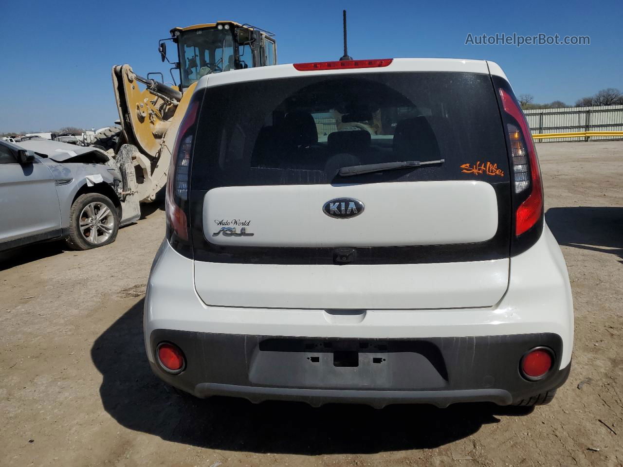 2019 Kia Soul  White vin: KNDJN2A21K7915595