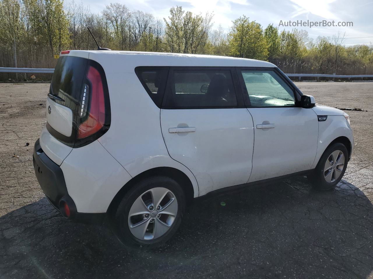 2016 Kia Soul  White vin: KNDJN2A22G7285013