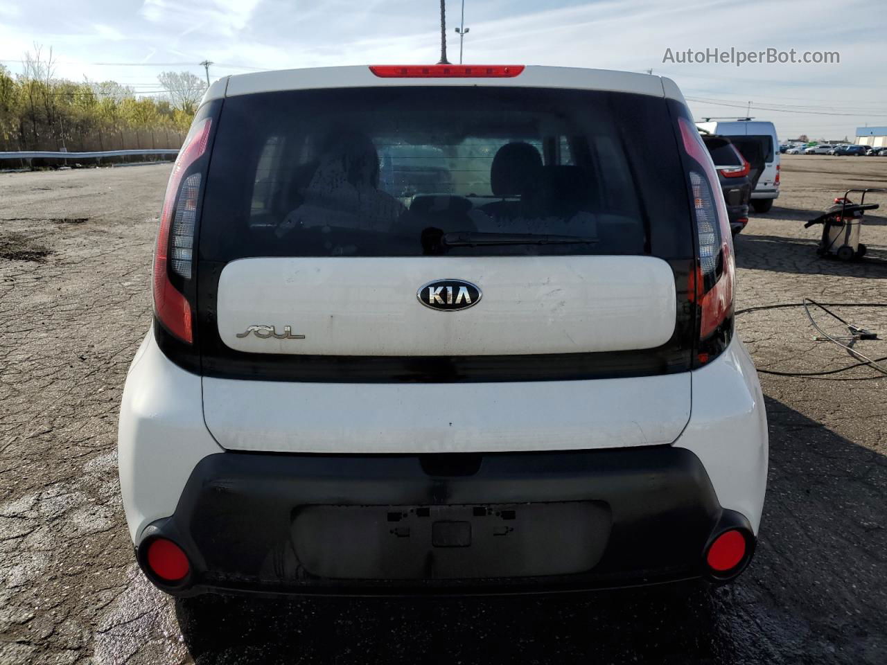 2016 Kia Soul  White vin: KNDJN2A22G7285013