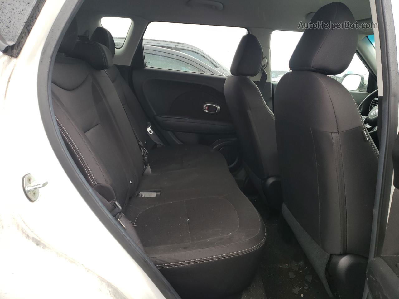 2016 Kia Soul  Белый vin: KNDJN2A22G7369428