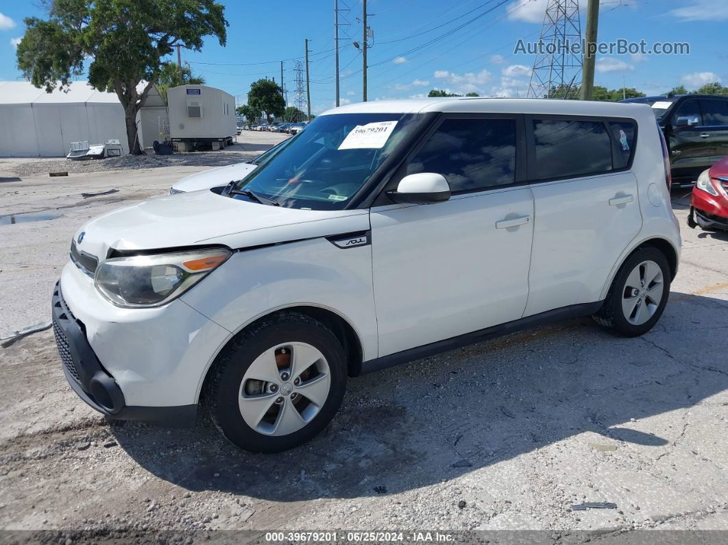 2016 Kia Soul   White vin: KNDJN2A22G7382728