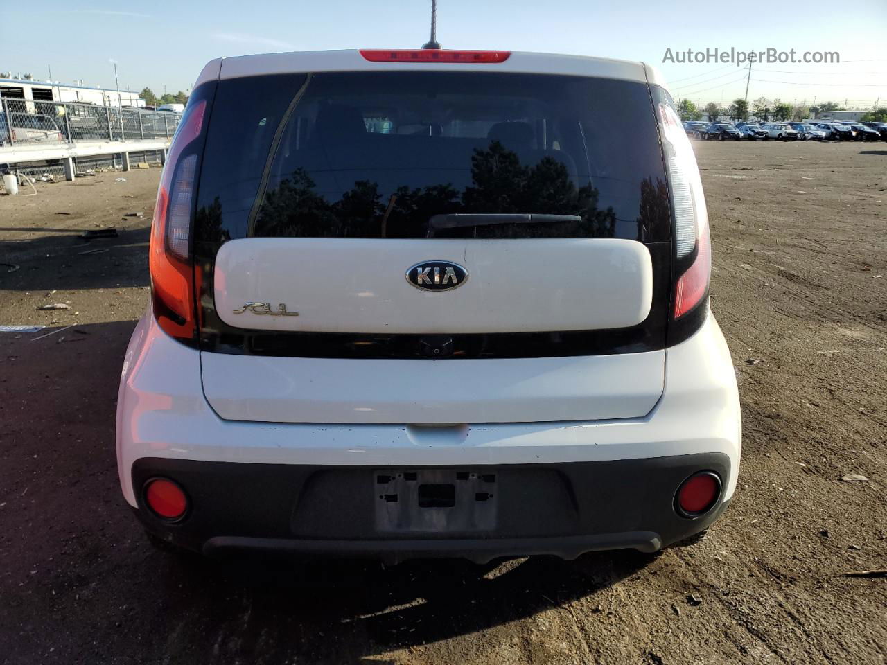 2019 Kia Soul  White vin: KNDJN2A22K7693603