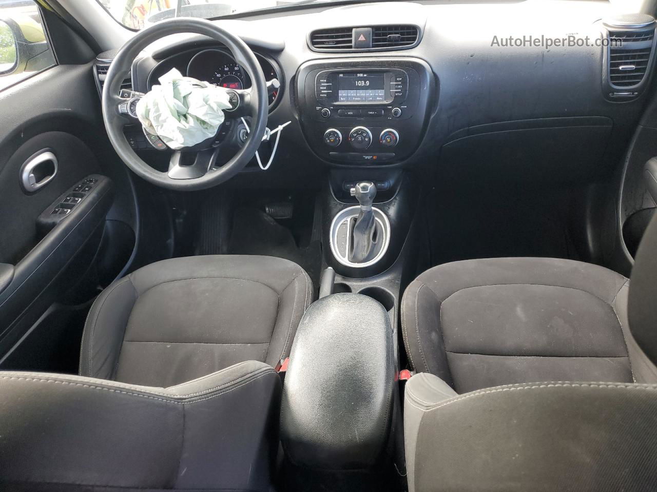 2019 Kia Soul  Green vin: KNDJN2A23K7915033