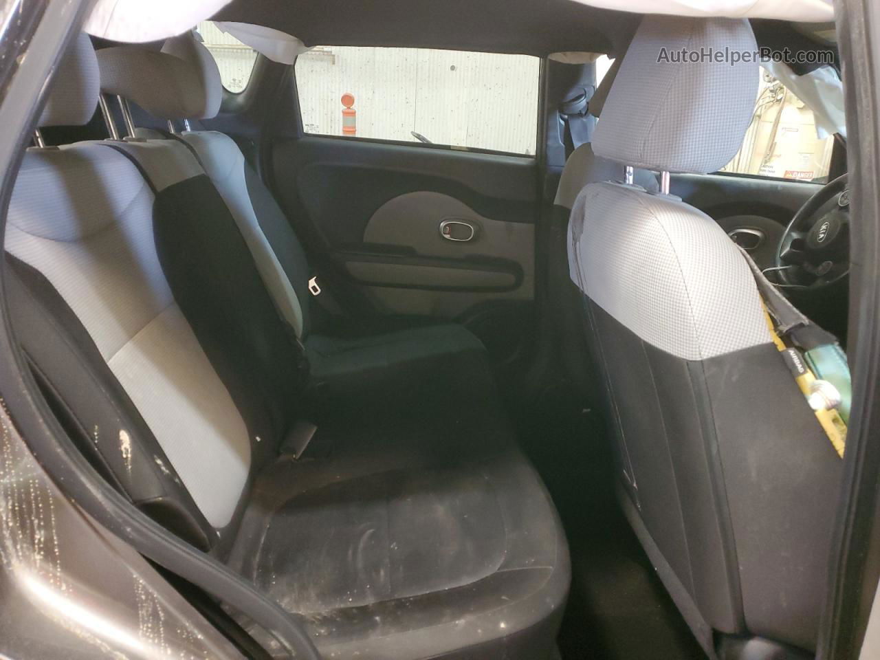 2016 Kia Soul  Серебряный vin: KNDJN2A24G7301759