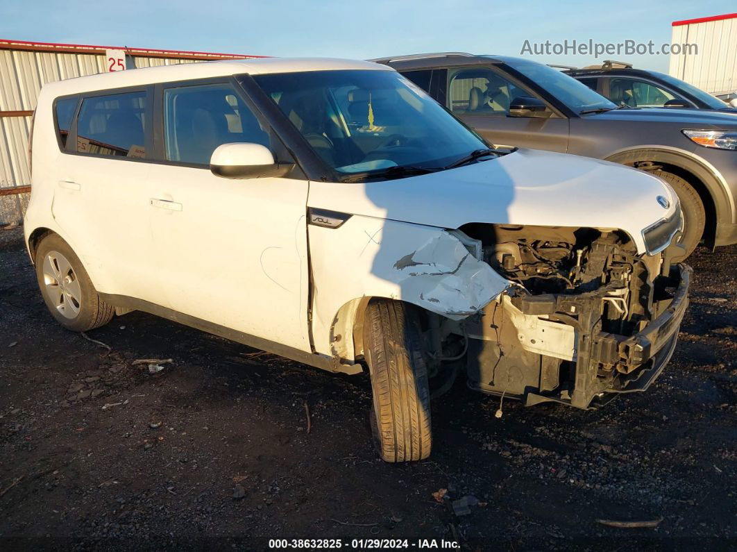 2016 Kia Soul   White vin: KNDJN2A25G7282185