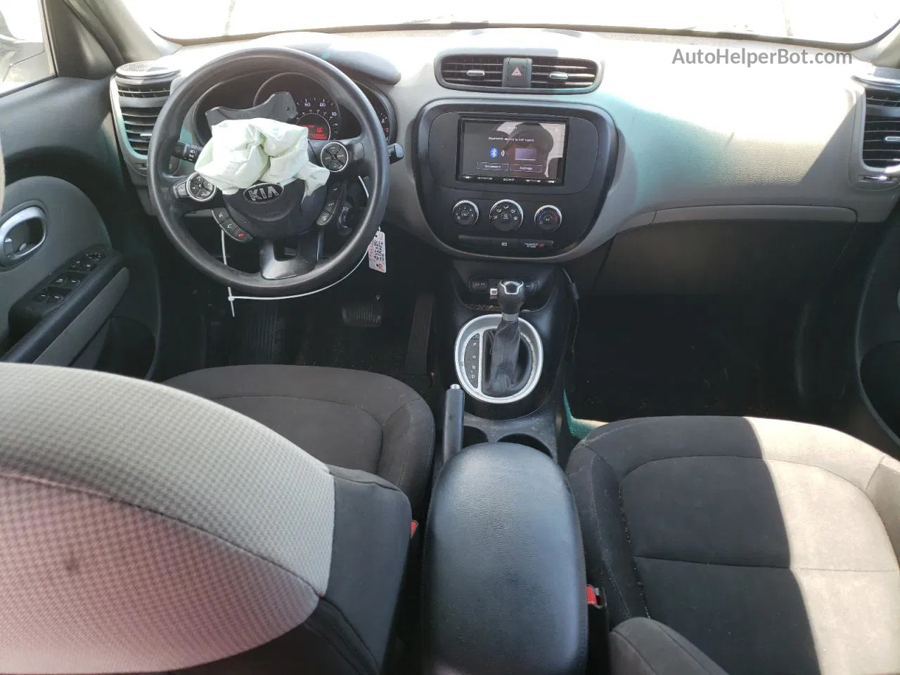 2016 Kia Soul  Белый vin: KNDJN2A25G7404253