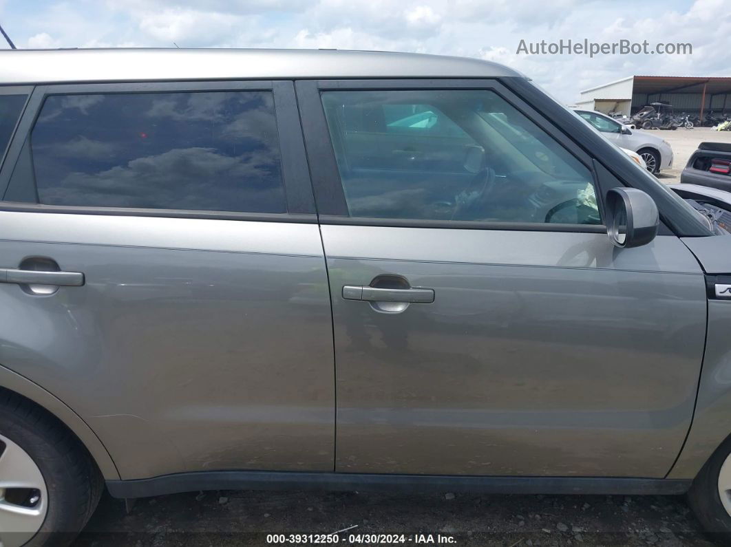 2016 Kia Soul   Серый vin: KNDJN2A26G7395899