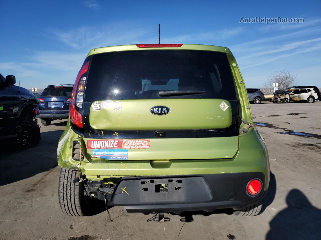 2019 Kia Soul  Green vin: KNDJN2A26K7917892