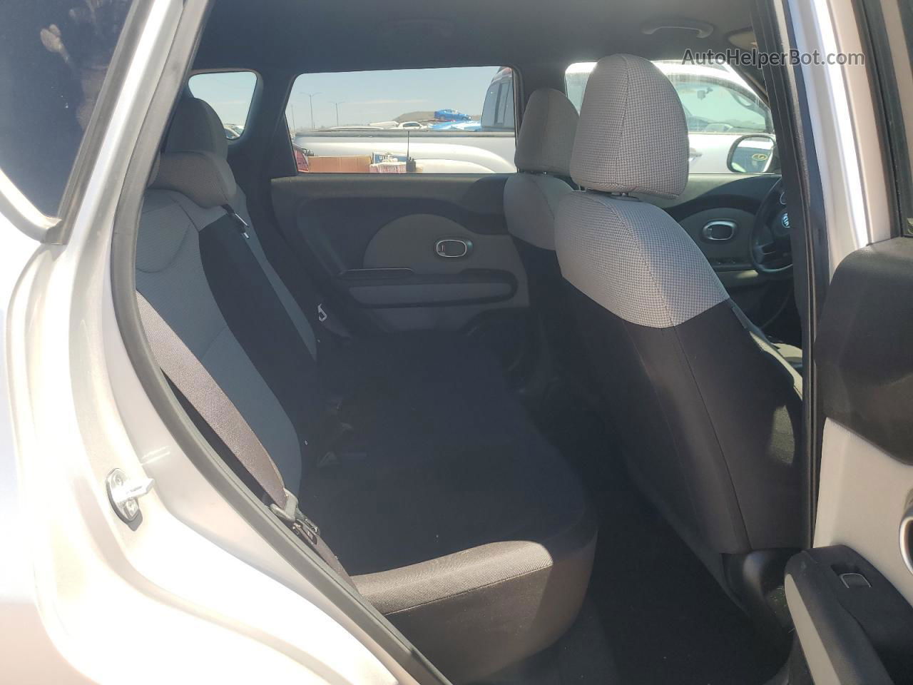 2019 Kia Soul  Silver vin: KNDJN2A27K7683083