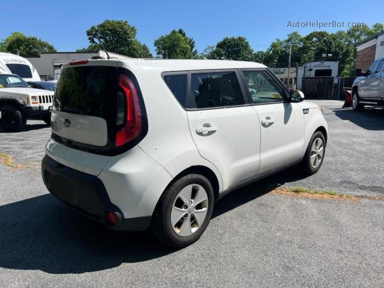 2016 Kia Soul  White vin: KNDJN2A28G7400729