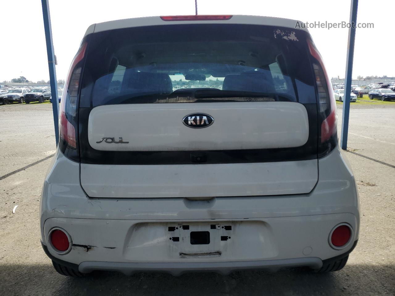 2019 Kia Soul + White vin: KNDJP3A52K7665830