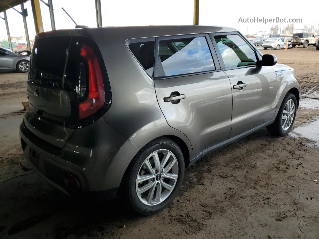 2019 Kia Soul + Серебряный vin: KNDJP3A53K7649183