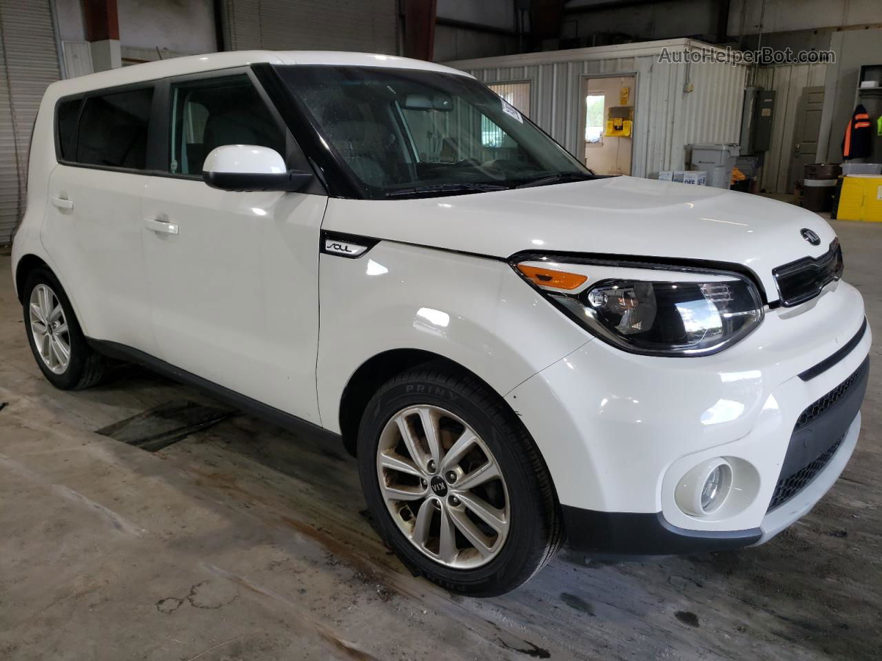 2019 Kia Soul + White vin: KNDJP3A53K7918010