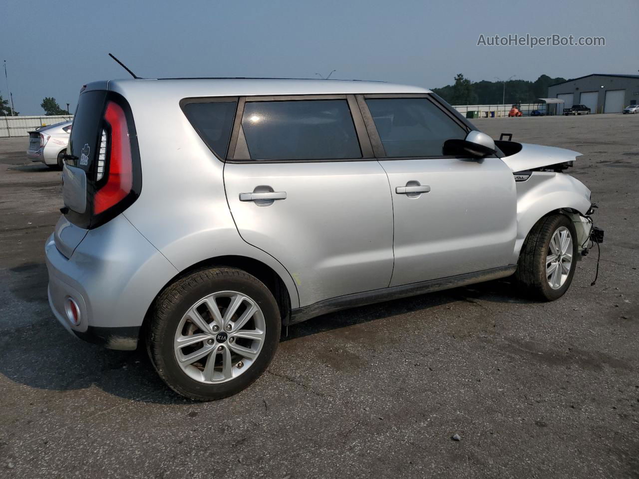 2019 Kia Soul + Серебряный vin: KNDJP3A54K7632747