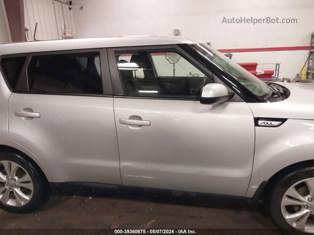 2016 Kia Soul + Серебряный vin: KNDJP3A56G7859669