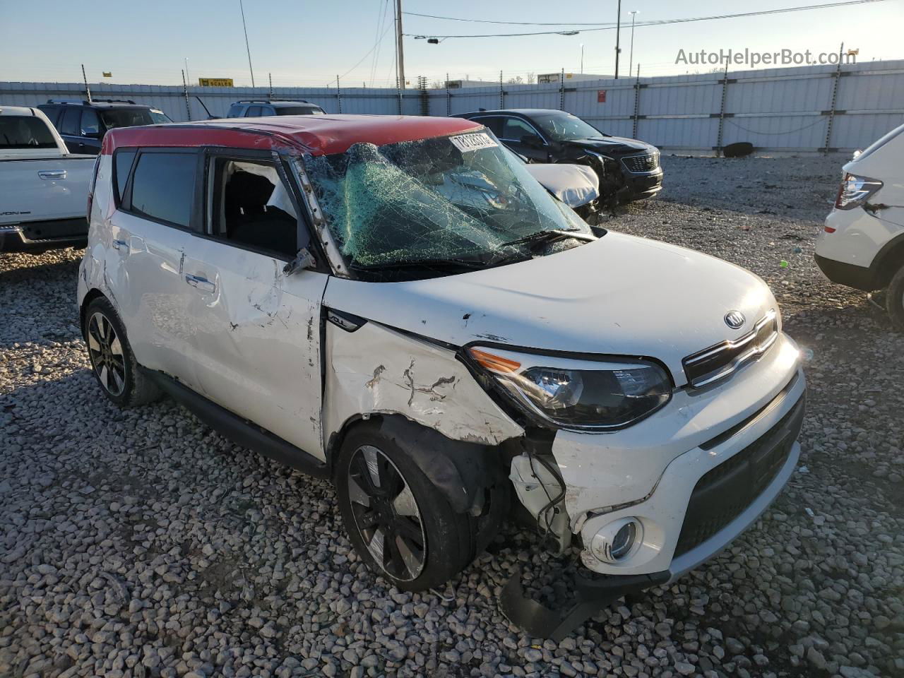 2019 Kia Soul + White vin: KNDJP3A57K7638333