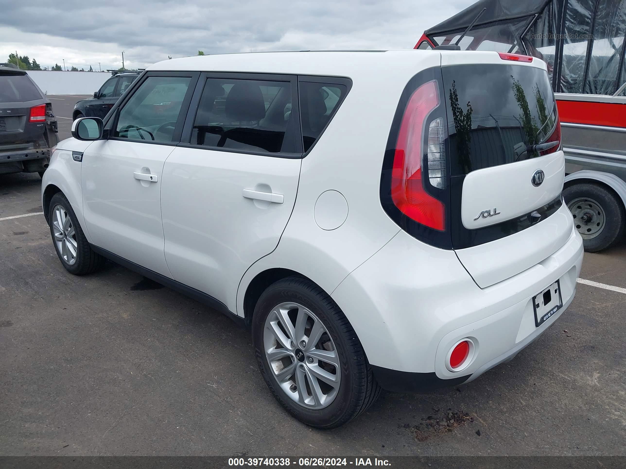 2019 Kia Soul + White vin: KNDJP3A58K7668327