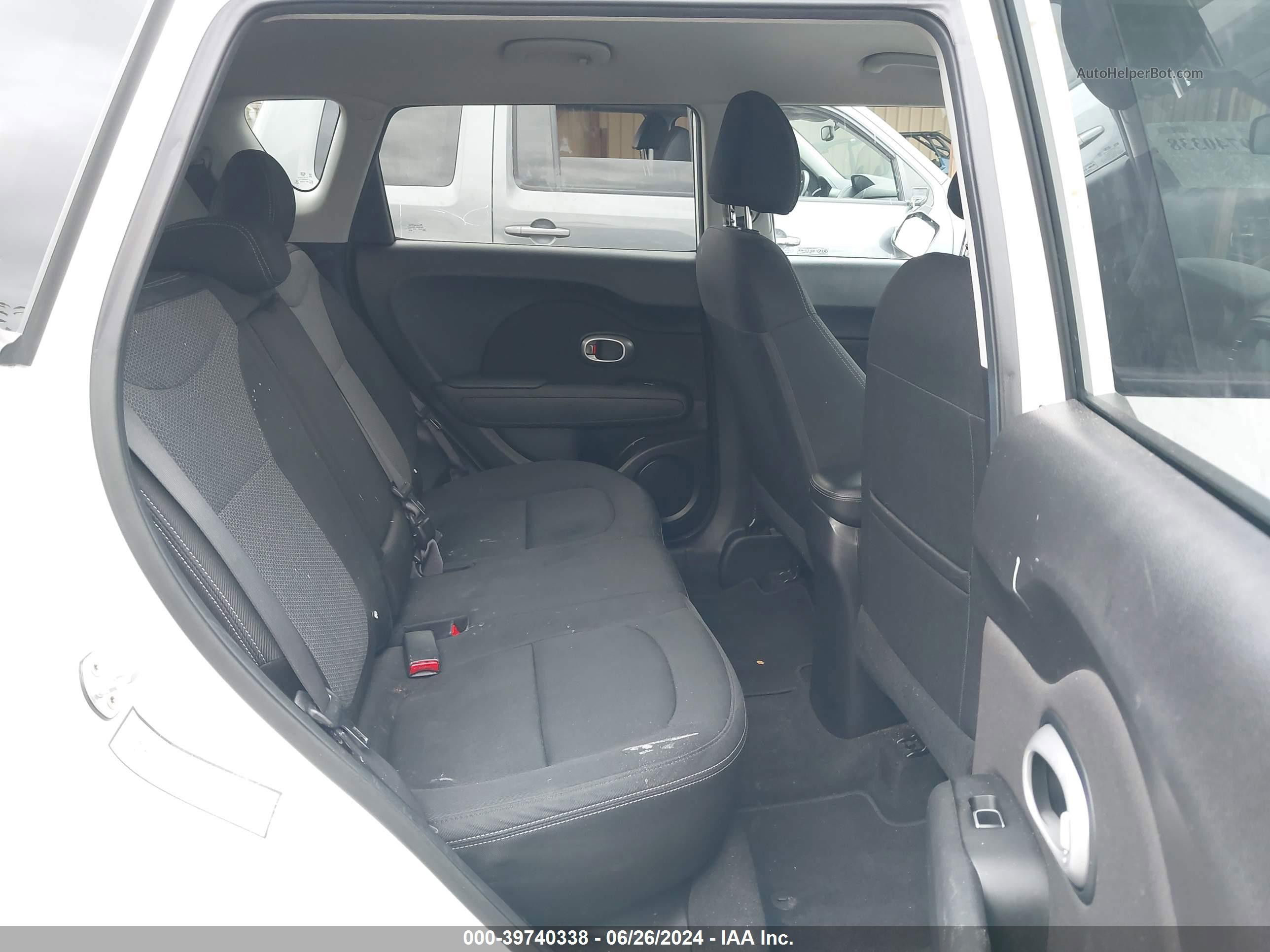 2019 Kia Soul + White vin: KNDJP3A58K7668327