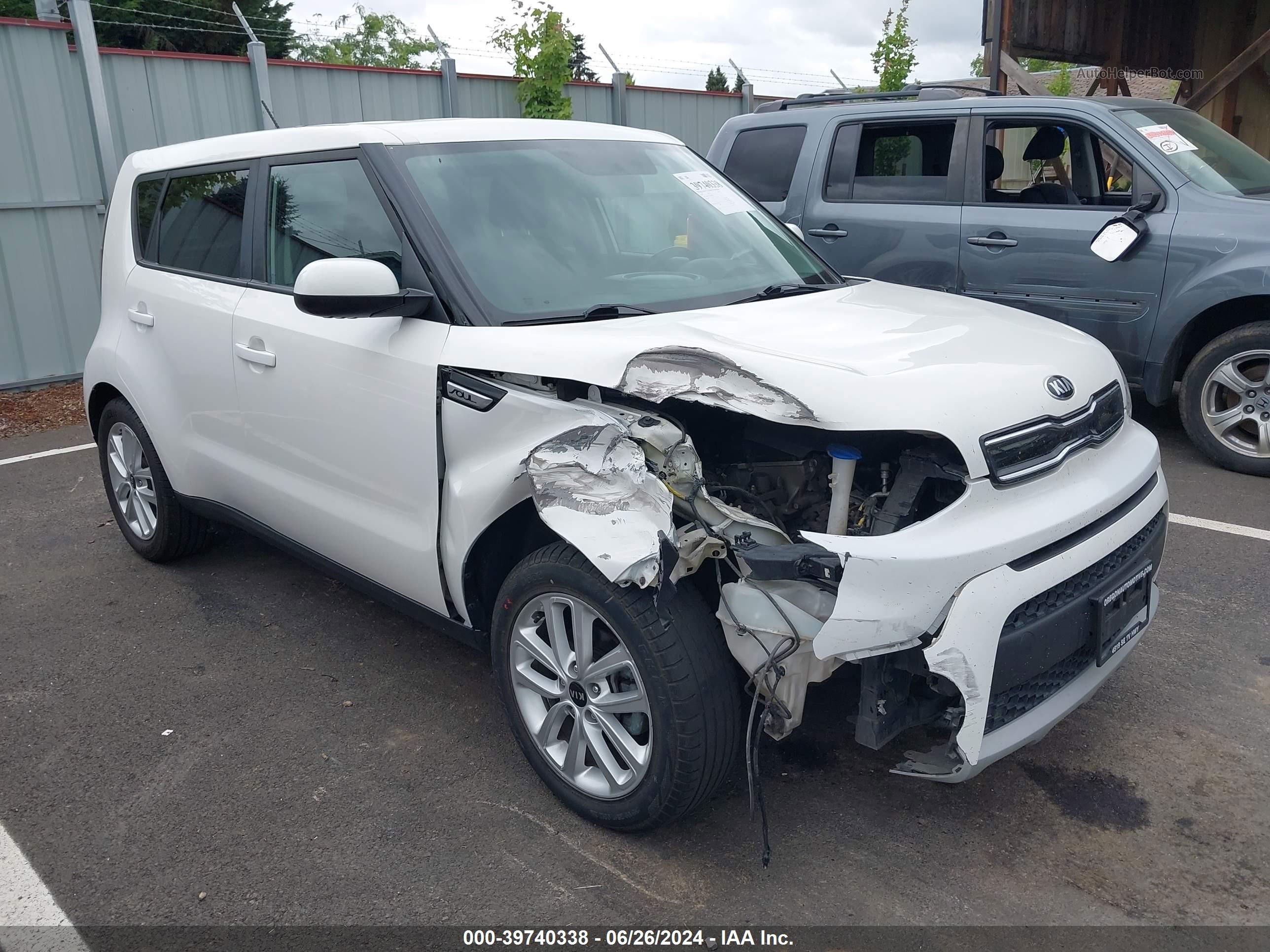 2019 Kia Soul + White vin: KNDJP3A58K7668327
