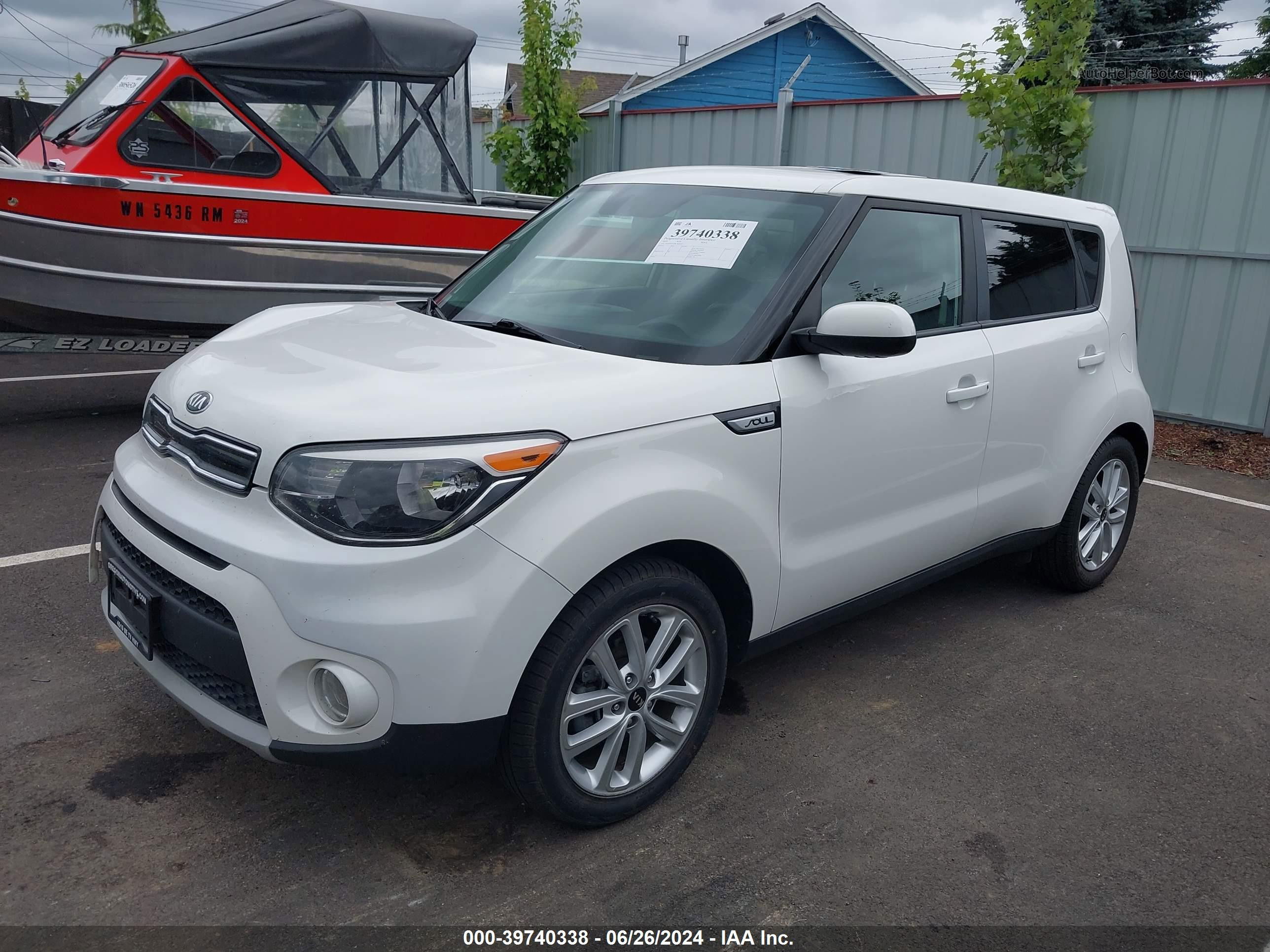 2019 Kia Soul + White vin: KNDJP3A58K7668327