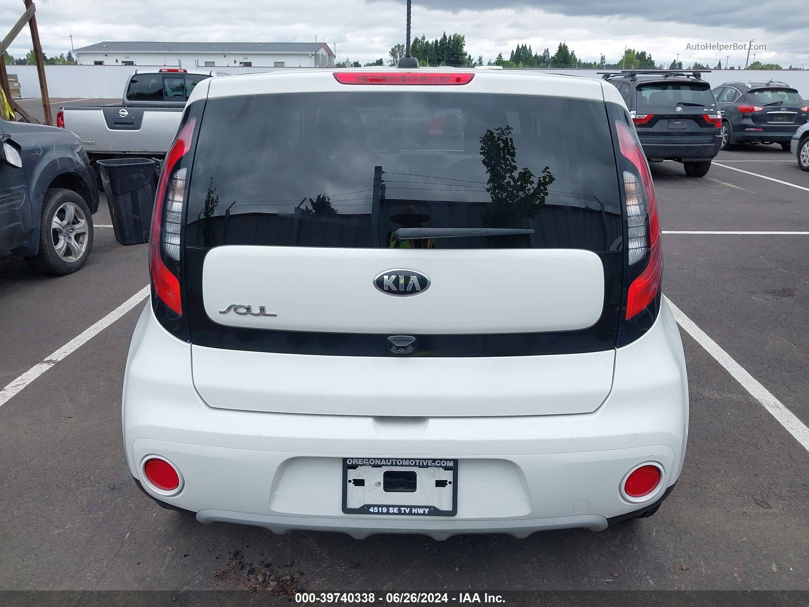 2019 Kia Soul + White vin: KNDJP3A58K7668327