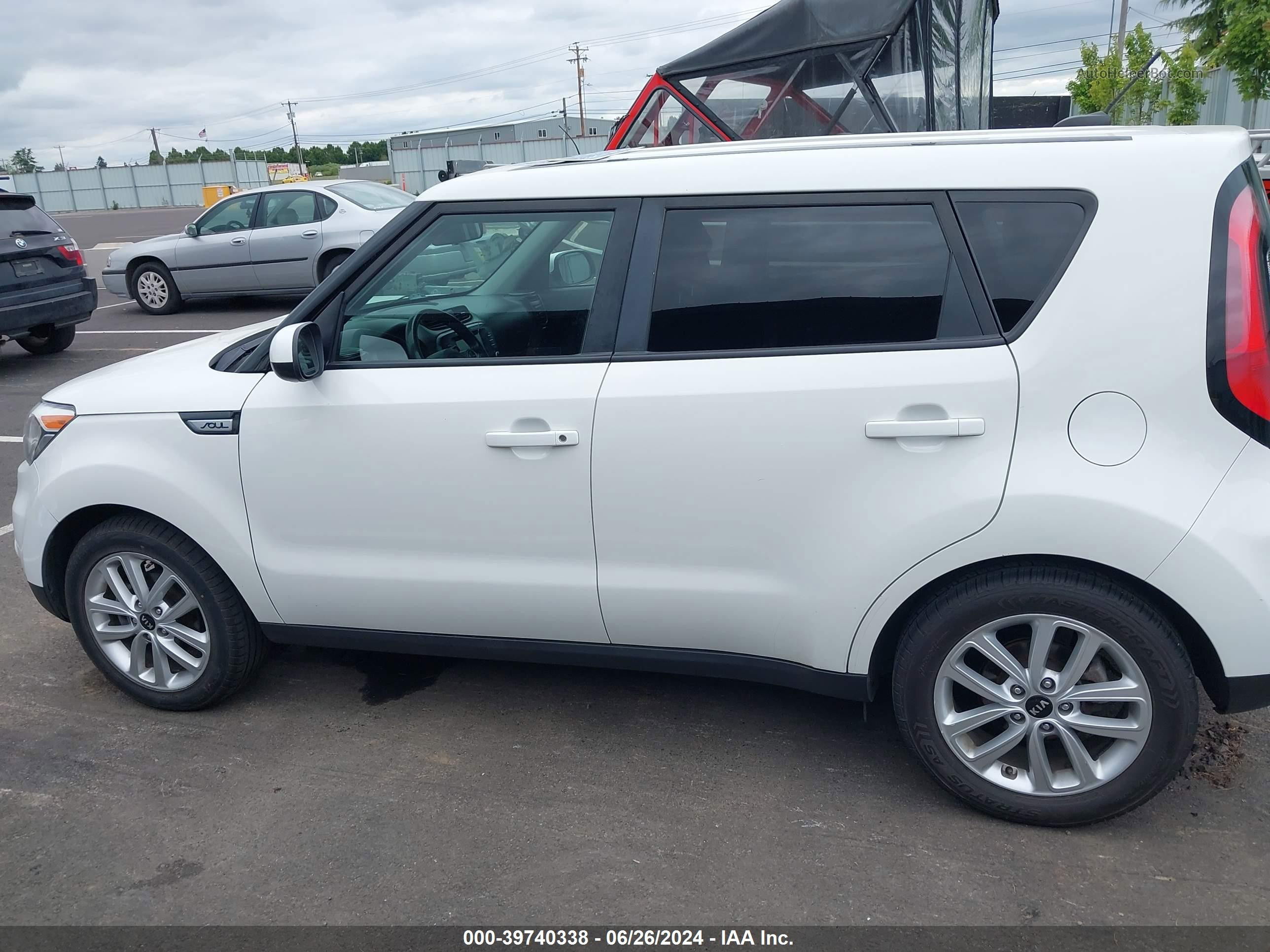 2019 Kia Soul + White vin: KNDJP3A58K7668327