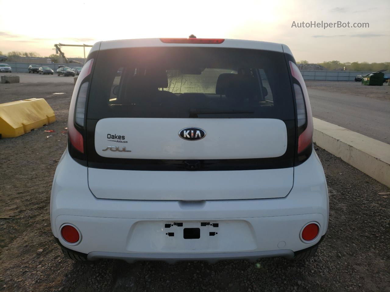 2019 Kia Soul + White vin: KNDJP3A58K7677559