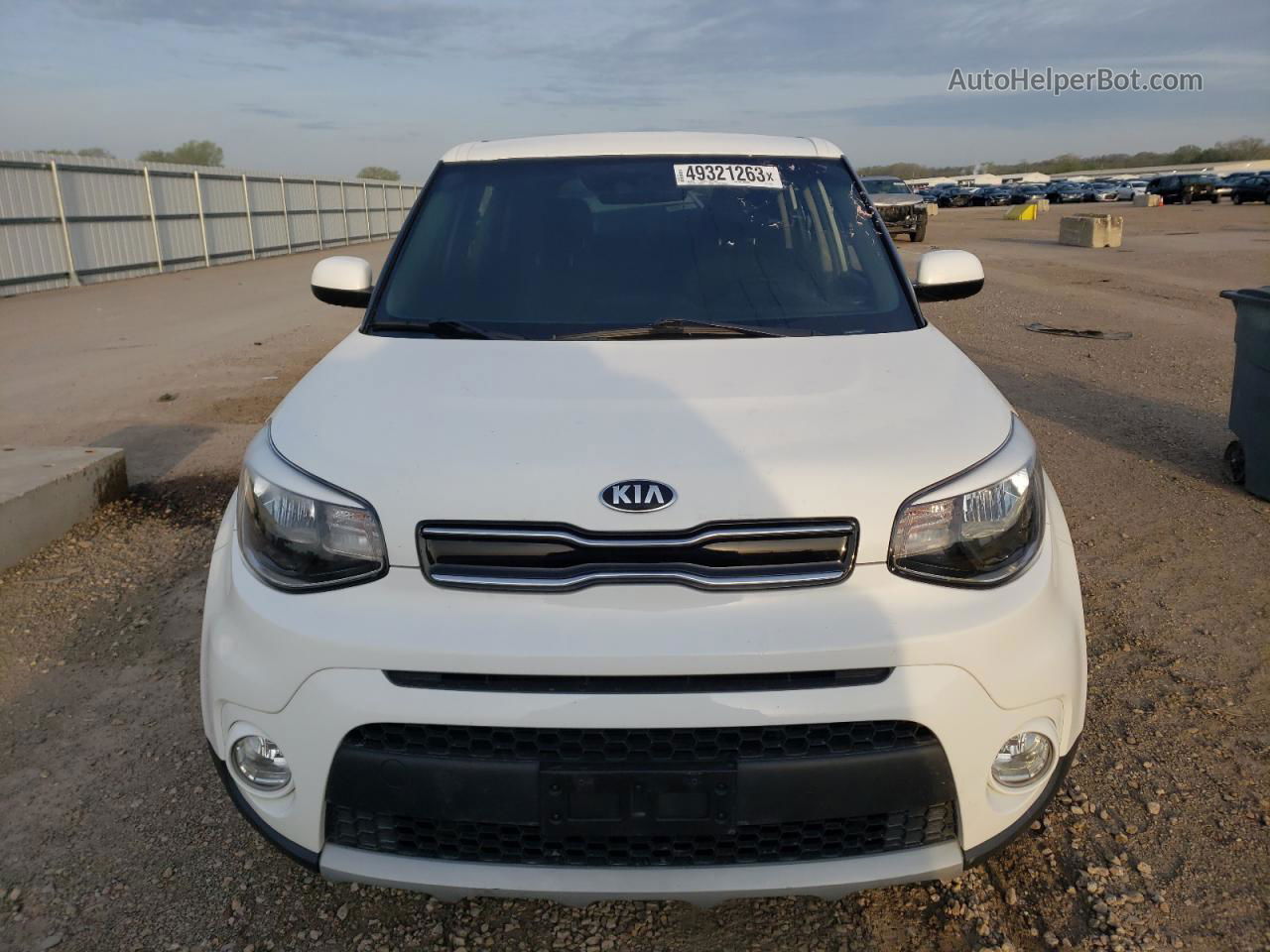 2019 Kia Soul + White vin: KNDJP3A58K7677559