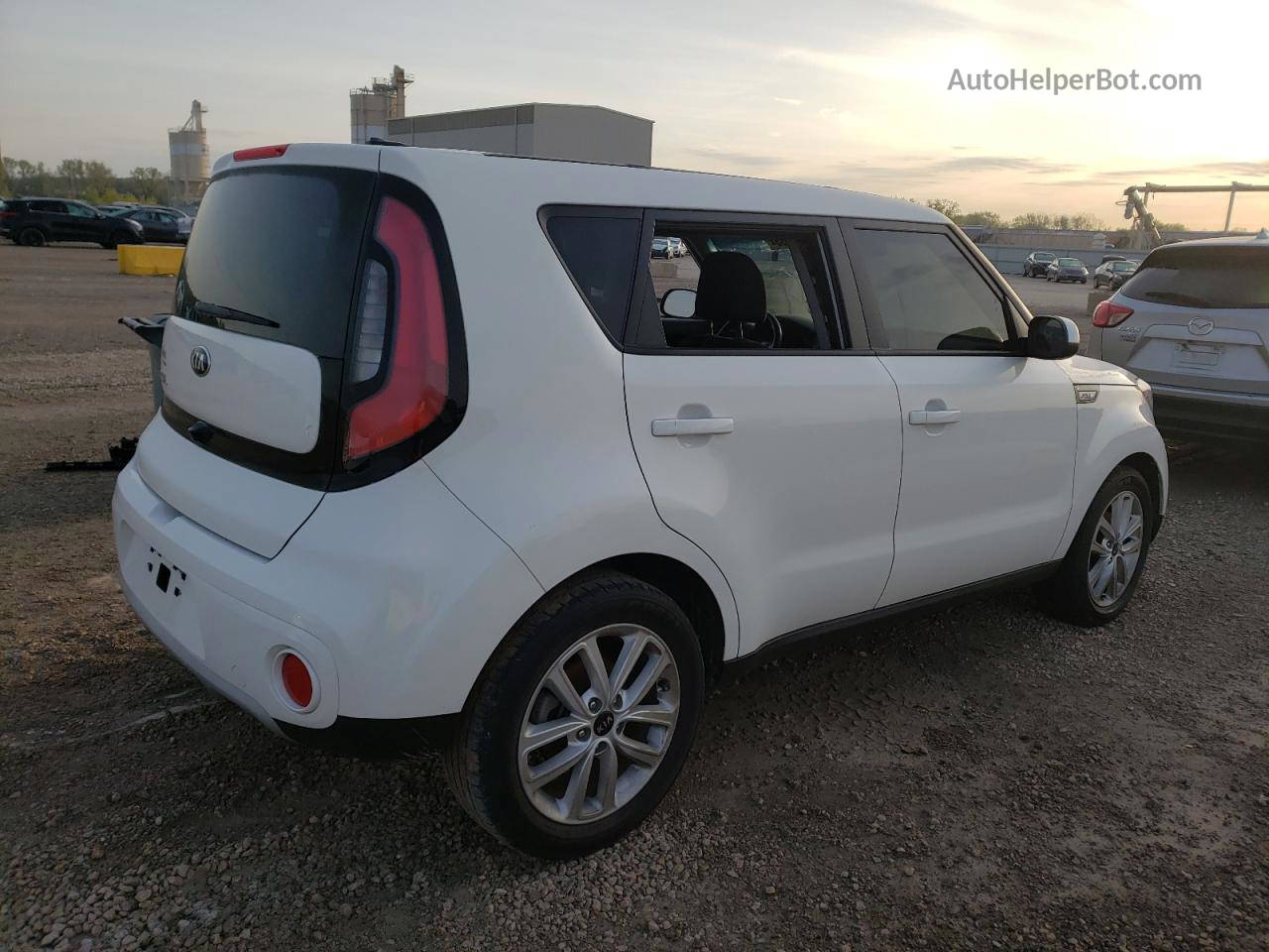 2019 Kia Soul + White vin: KNDJP3A58K7677559