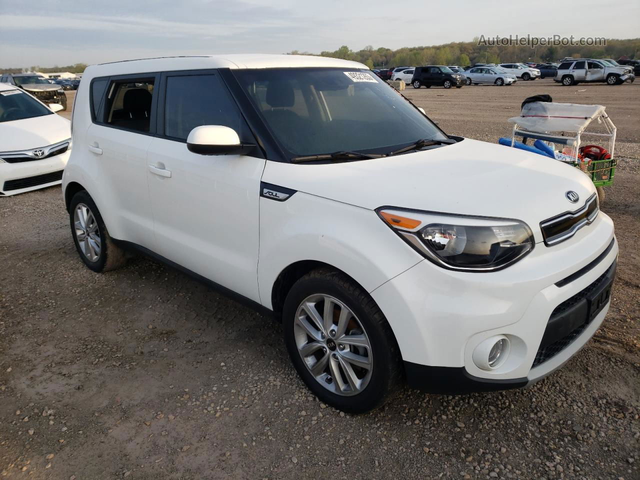 2019 Kia Soul + White vin: KNDJP3A58K7677559