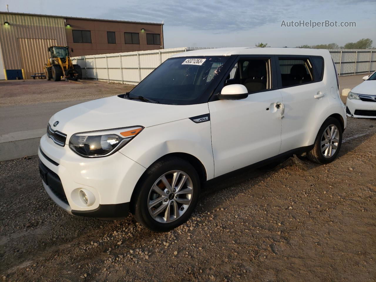 2019 Kia Soul + White vin: KNDJP3A58K7677559