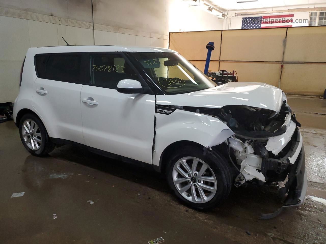 2019 Kia Soul + White vin: KNDJP3A59K7693107