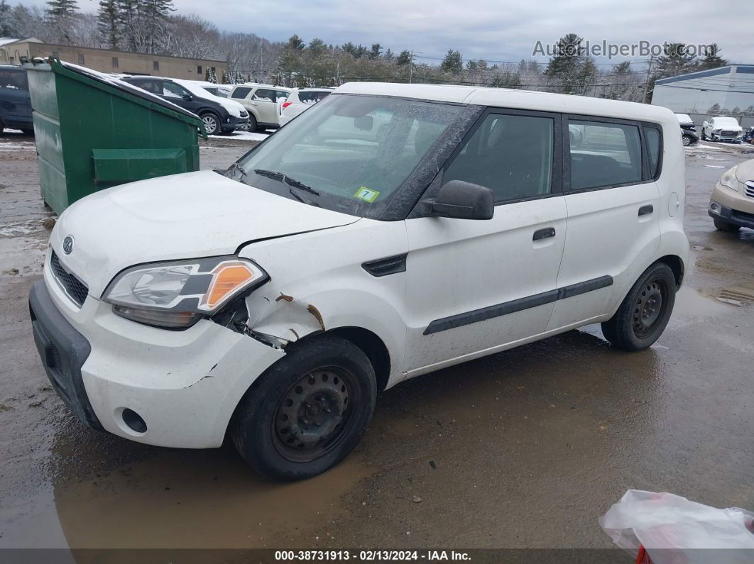 2010 Kia Soul   White vin: KNDJT2A10A7028095