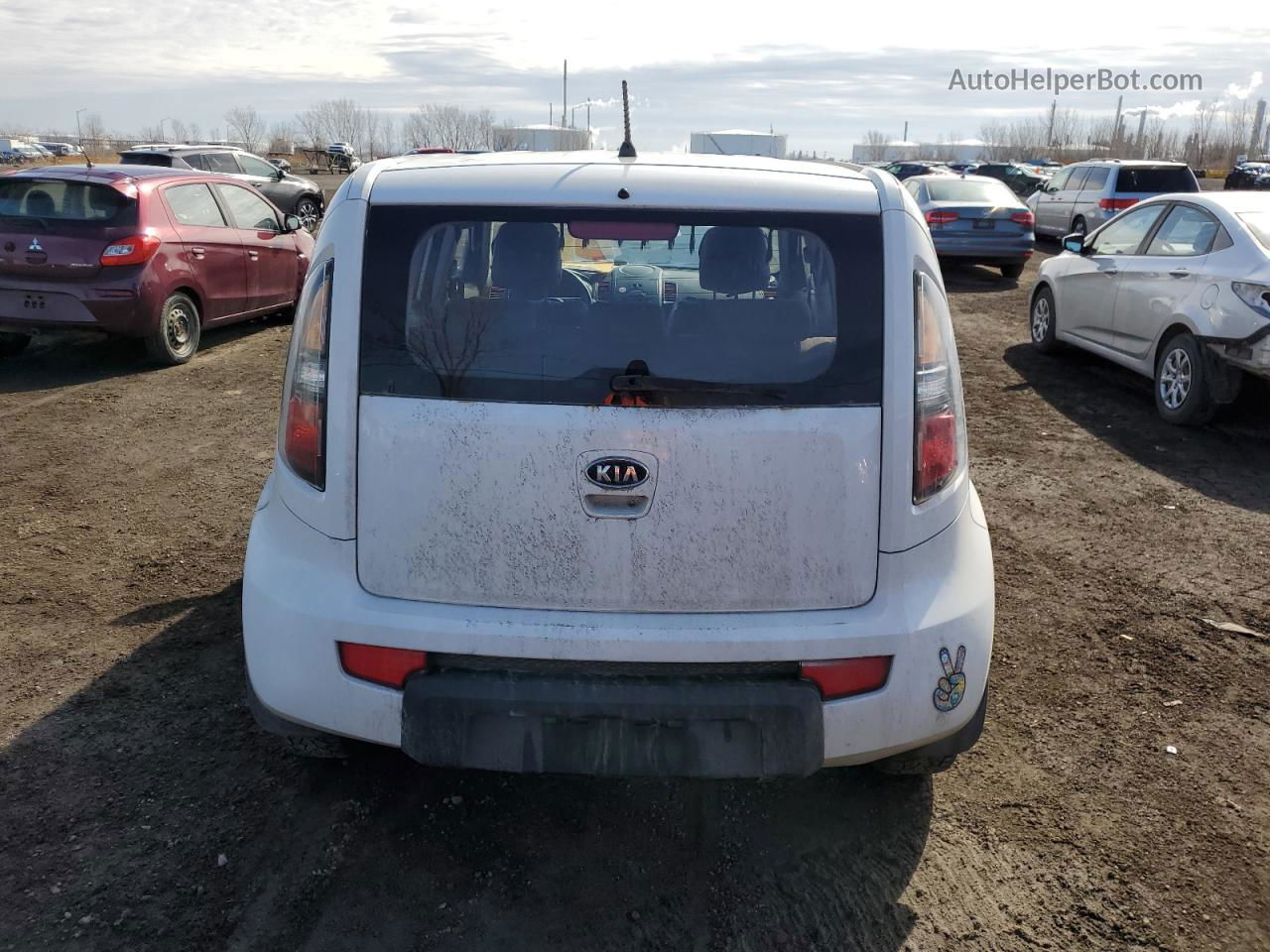 2010 Kia Soul  White vin: KNDJT2A10A7121151